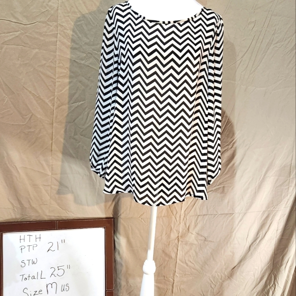 Haute Monde‎ M black/white chevron long sleeved top w bow detail on back